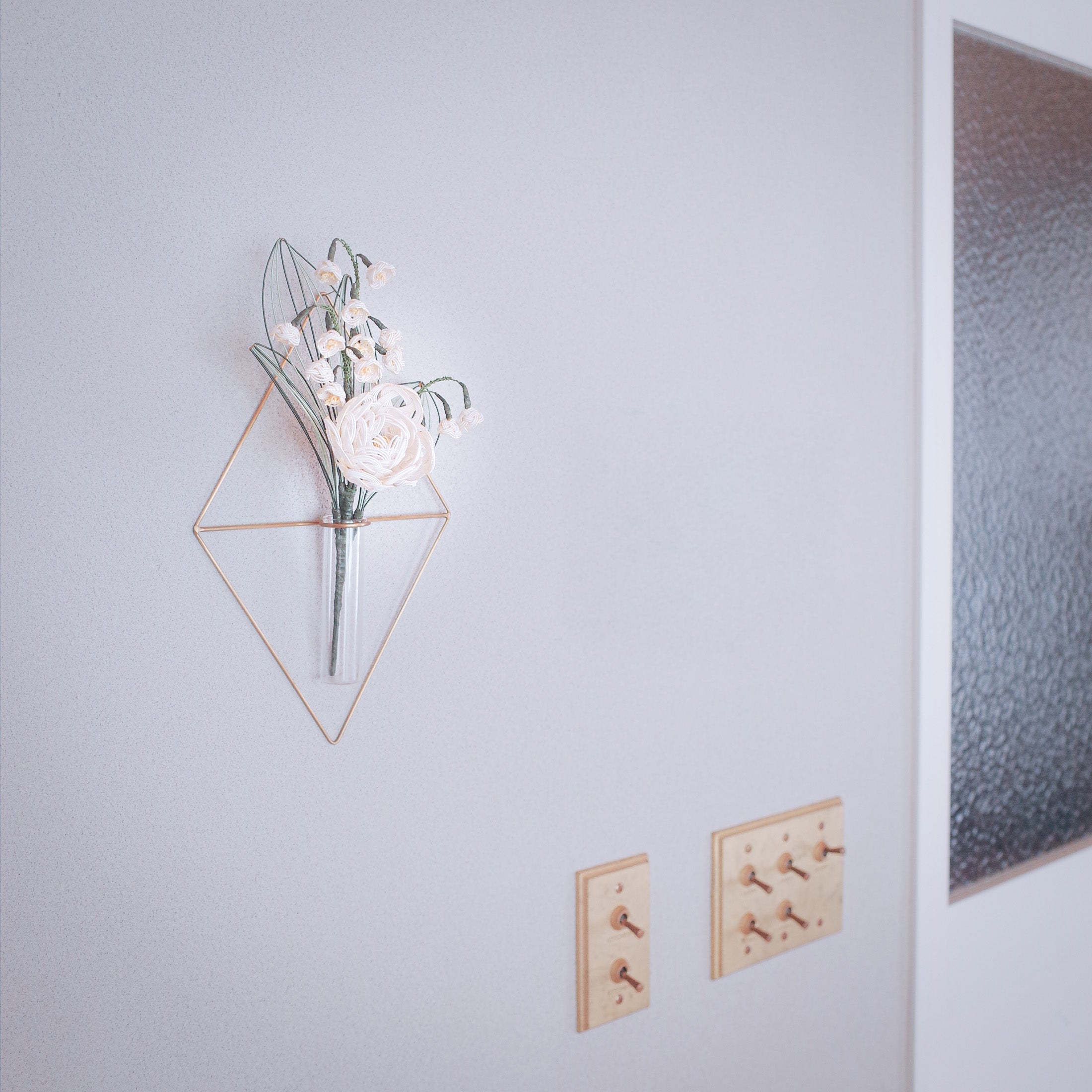 008-いのりのうた|冬の祈りの水引花