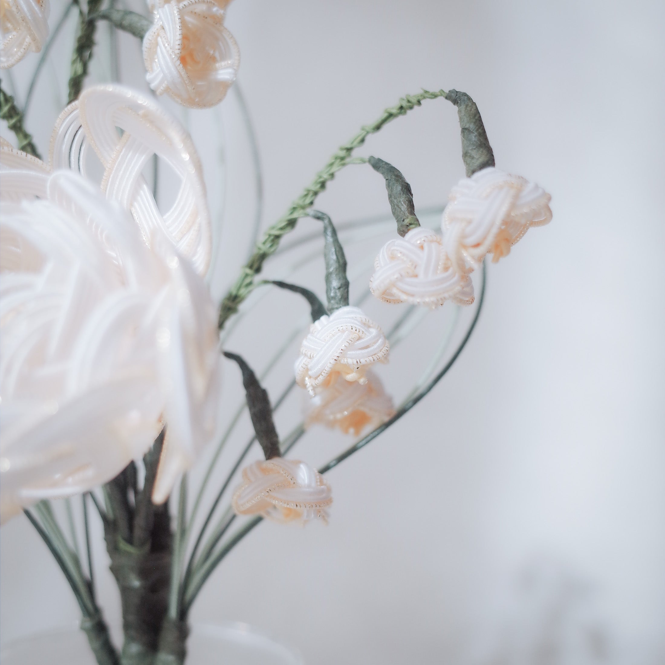 008-いのりのうた|冬の祈りの水引花