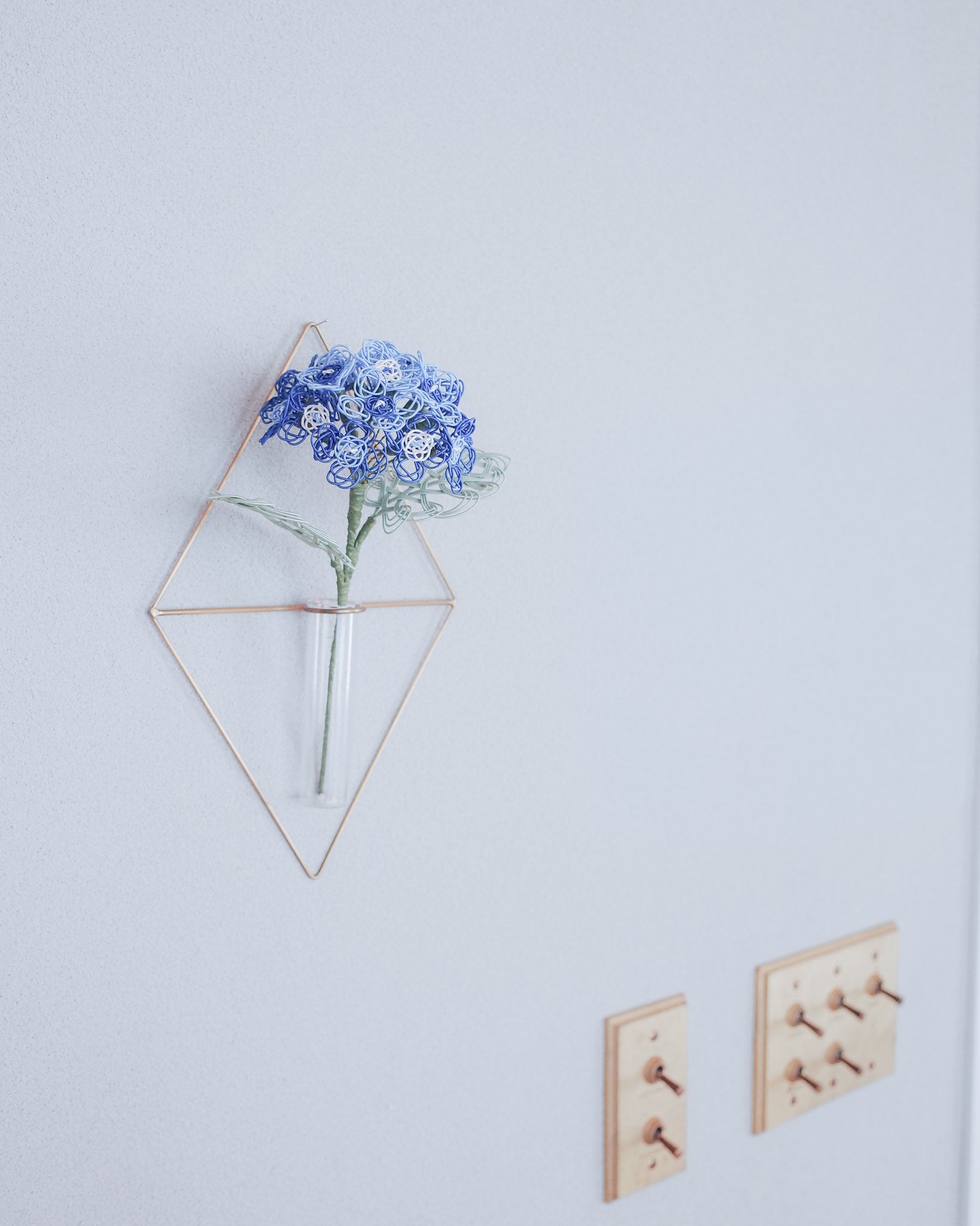 しずくのおと― あさ― & PIKE セット｜ 雨あがりの朝に咲く水引花と、真鍮の一輪挿し（選べる3種）